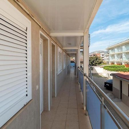 Apartamentos Denis Castelldefels Eksteriør bilde
