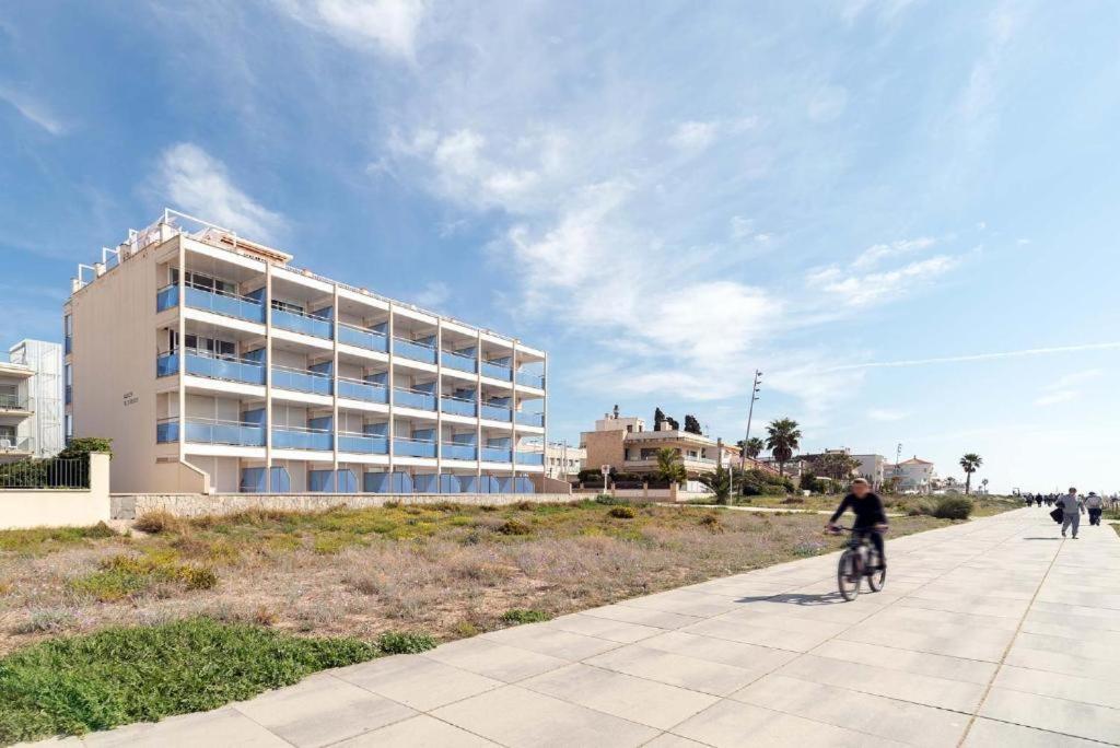 Apartamentos Denis Castelldefels Eksteriør bilde