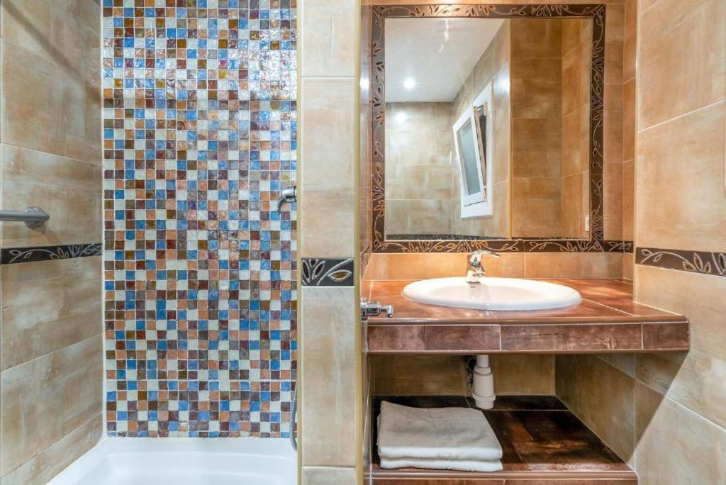 Apartamentos Denis Castelldefels Eksteriør bilde