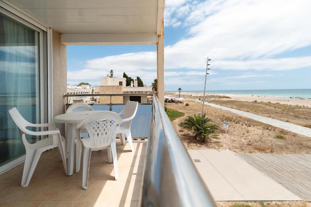 Apartamentos Denis Castelldefels Eksteriør bilde