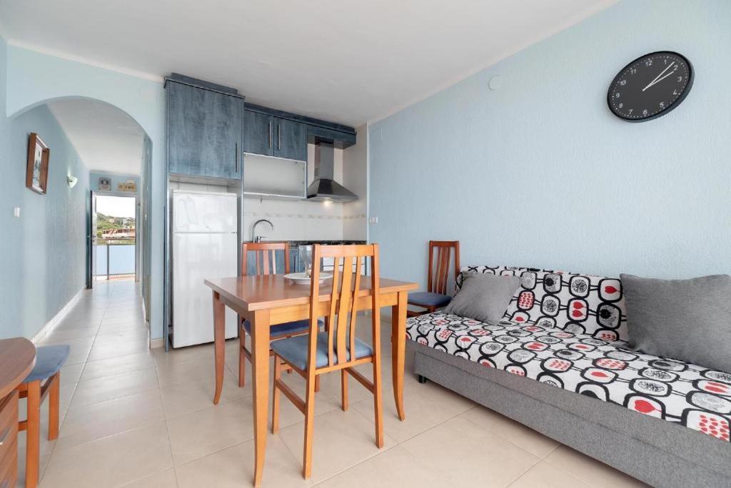 Apartamentos Denis Castelldefels Eksteriør bilde