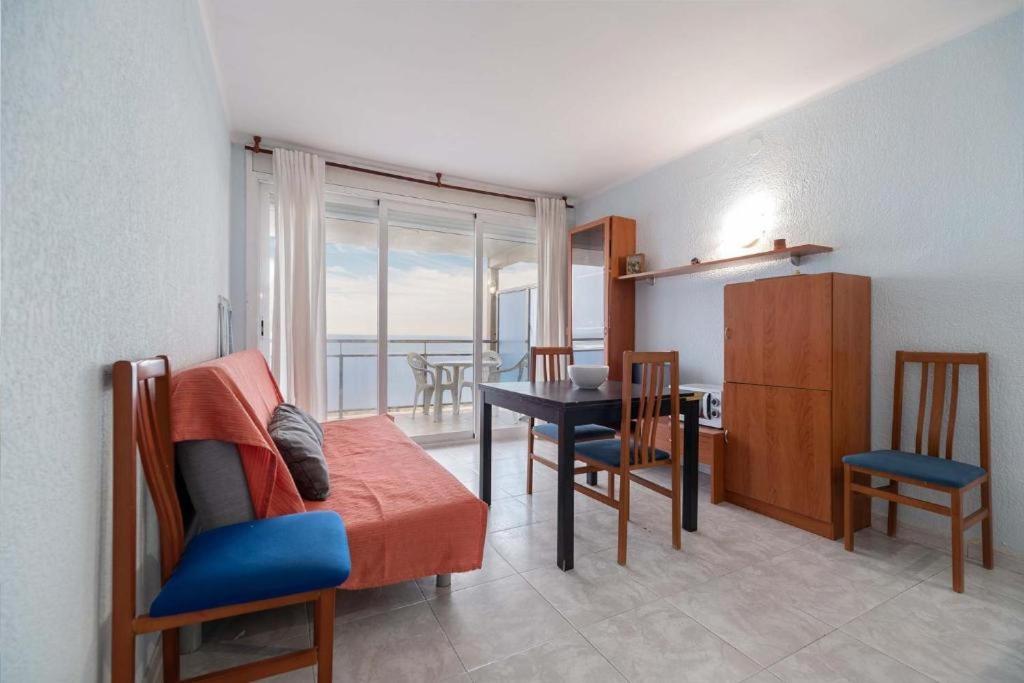 Apartamentos Denis Castelldefels Eksteriør bilde