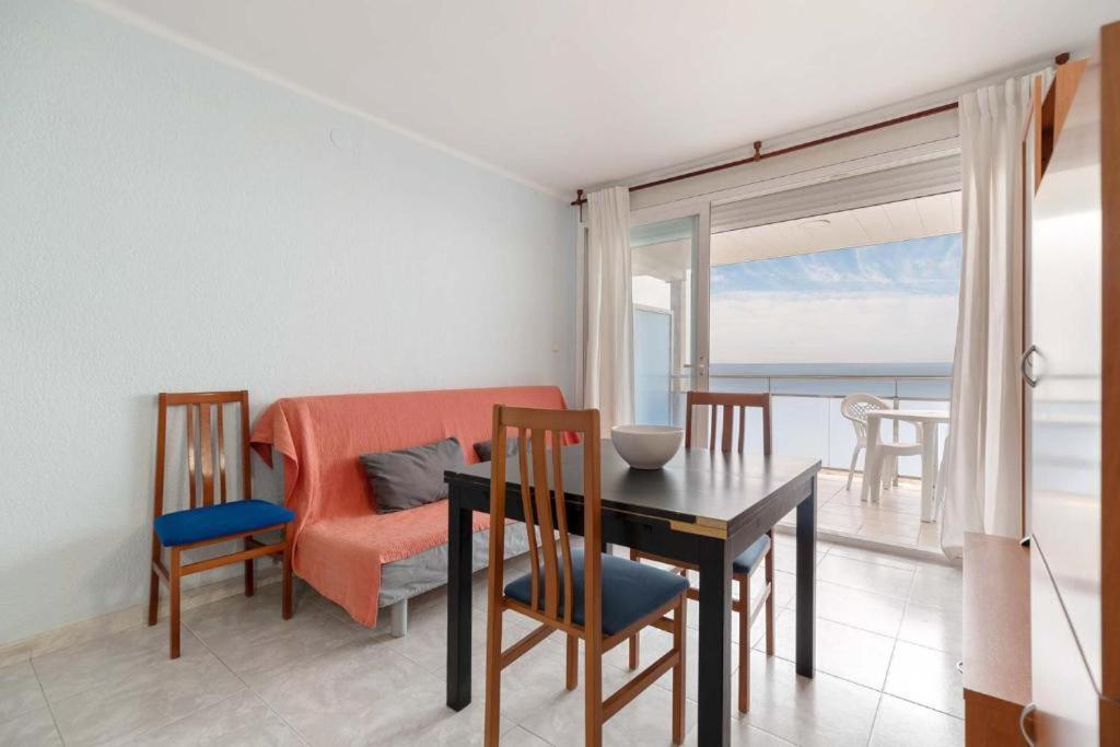 Apartamentos Denis Castelldefels Eksteriør bilde